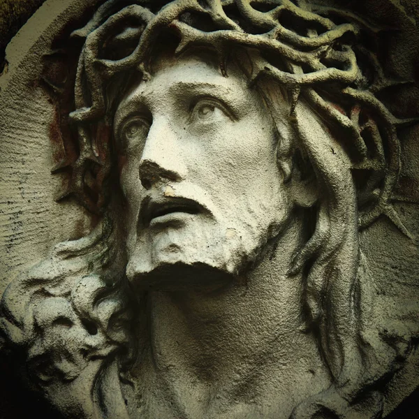 古代のイエス キリスト像の断片を閉じる — ストック写真