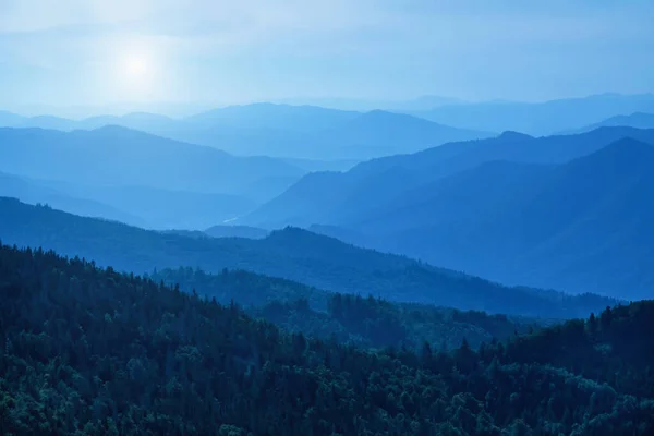 Panorama Dari Lanskap Gunung Biru Gelap Citra Horisontal — Stok Foto