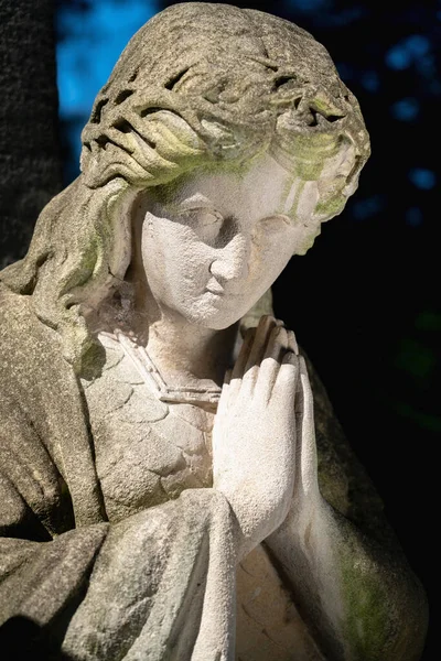 Beautiful Praying Angel Ancient Stone Statue — Stock Photo, Image