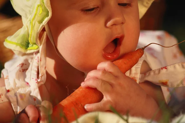 Bebek yemek istiyor — Stok fotoğraf