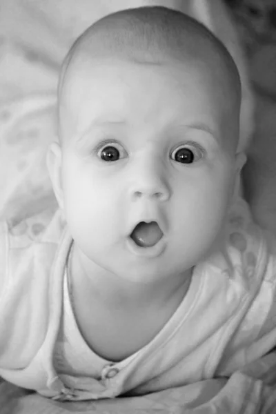 Surprised baby — Stock Photo, Image