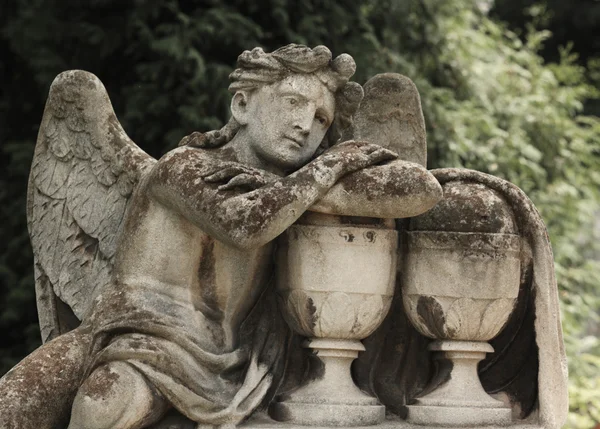 Figura de un ángel orante — Foto de Stock