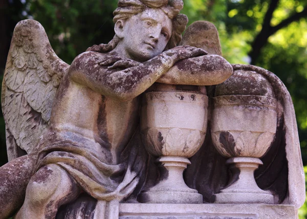 Figura de un ángel orante — Foto de Stock