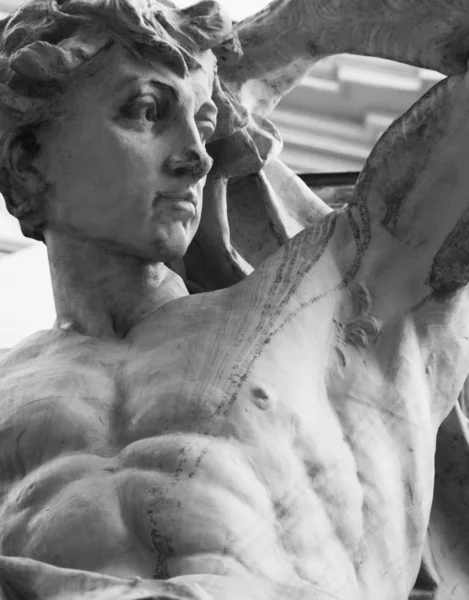 Спортивний чоловічий торс (статуя ) — стокове фото