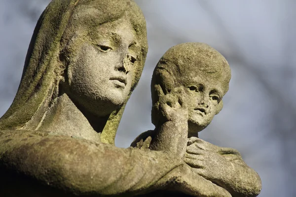 Estátua da Virgem Maria e Jesus Cristo — Fotografia de Stock