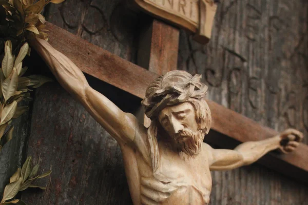 Santa cruz con Jesucristo crucificado — Foto de Stock