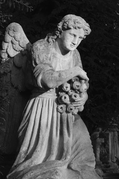 Vintage image of a sad angel on a cemetery against the backgroun — Stock Photo, Image