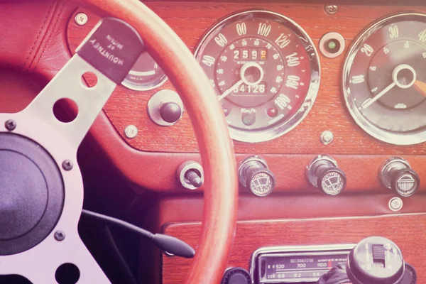 老式汽车仪表板 (片段、 风格的复古) — 图库照片