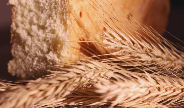 面包和小麦的耳朵 — 图库照片