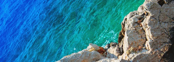 Fantástico verde fim azul fundo do mar. Mar Mediterrâneo, Eur — Fotografia de Stock