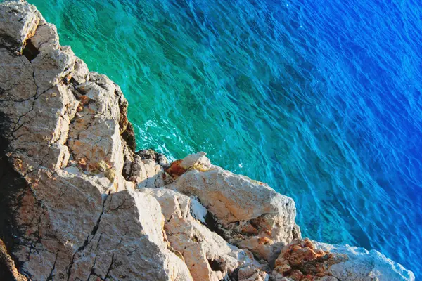 Fantástico verde fim azul fundo do mar. Mar Mediterrâneo, Eur — Fotografia de Stock