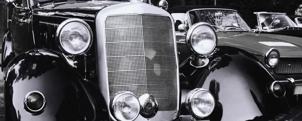 Front headlights of a restored retro car — Stock Photo, Image