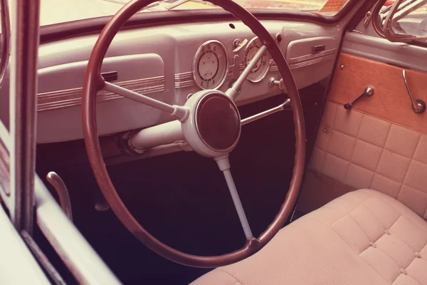 Intérieur de la voiture (style rétro ) — Photo