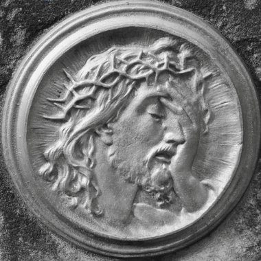 kucağında bebek İsa Mesih ile Meryem Ana heykeli