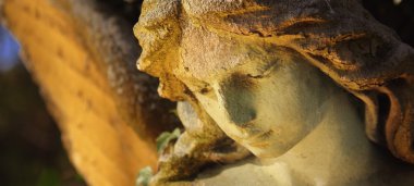 güneş ışığı (antik heykel altın melek)