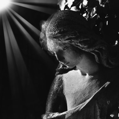 melek güneş ışığı altında (antik heykel)