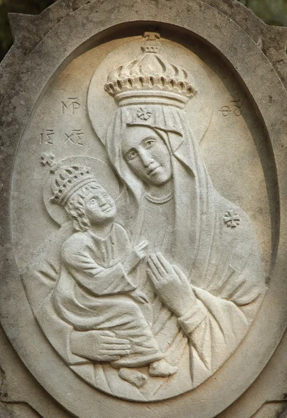 Estatua de la Virgen María con el niño Jesucristo — Foto de Stock