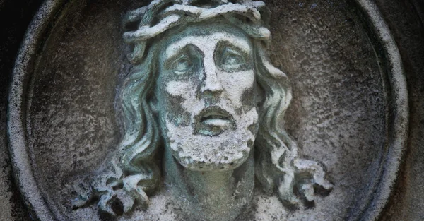 İsa İsa heykeli bir arka plan gri taş — Stok fotoğraf