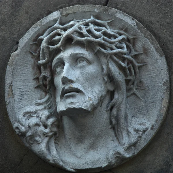 예 수 그리스도 동상 회색 돌의 배경 — 스톡 사진