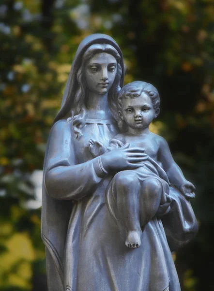 Staty av Jungfru Maria och jesus Kristus — Stockfoto