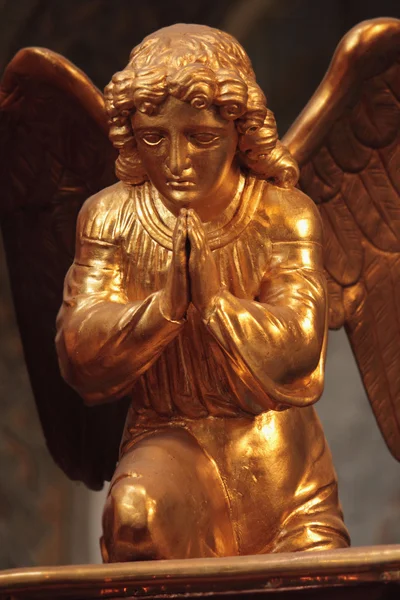 Figura de un ángel orante — Foto de Stock