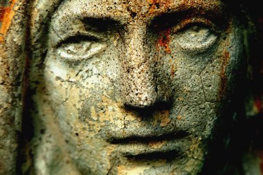 Meryem Ana figürü ruhani gücü, merhameti ve sessiz iç huzuru temsil eder..