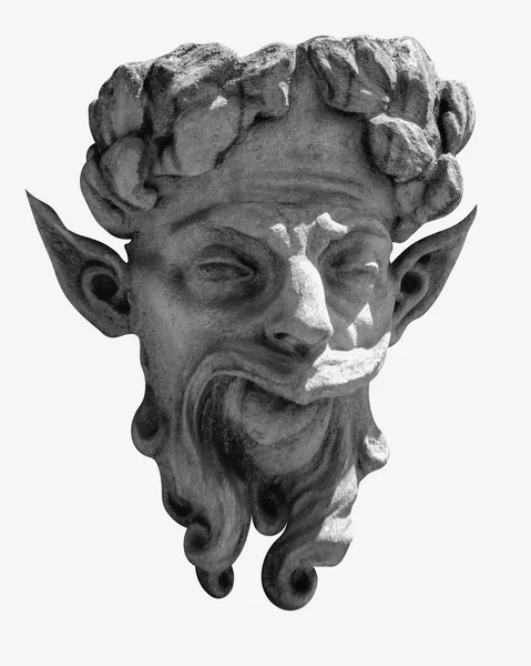 Pan 'ın taş heykeli vahşi doğayı, ilkel içgüdüyü, putperest mitolojisini ve medeniyet ve mantığın ötesinde evcilleştirilmemiş güçleri sembolize eder..