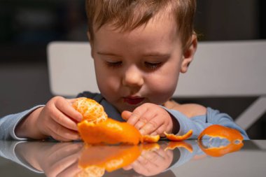 Bağımsız yemek yoluyla ifade edilen üç yıllık özerklik krizi.