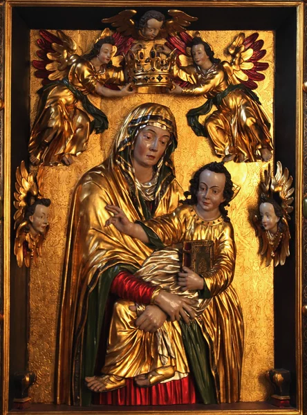 赤ちゃんイエス ・ キリストと聖母マリアの銀の像 — ストック写真