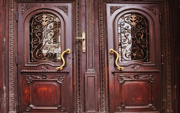 Деревянные средневековые старинные двери задний фон — стоковое фото