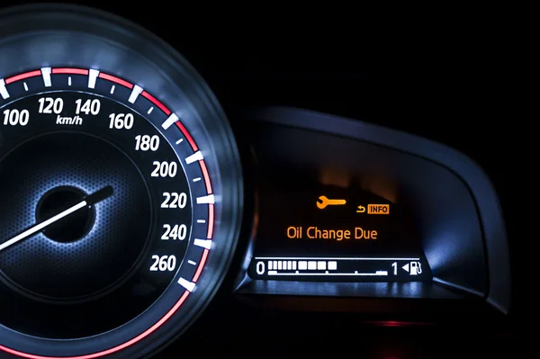 Velocímetro del coche con pantalla de información — Foto de Stock