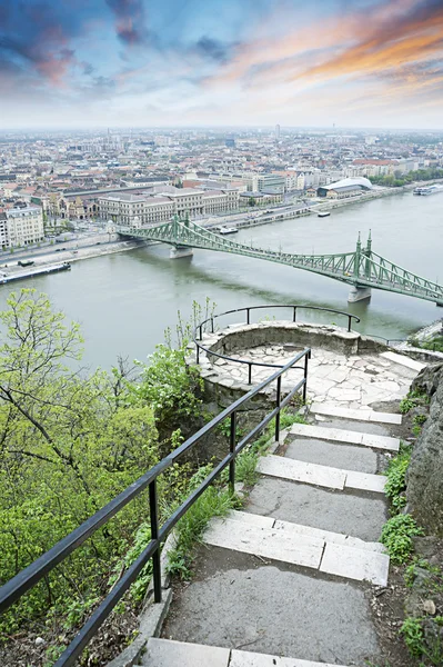 Vista de Budapest y el río Danubio desde la colina de Gellert —  Fotos de Stock