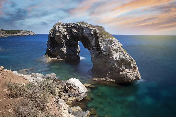 Přírodní oblouk Es Pontas, Mallorca, Baleares, Španělsko — Stock fotografie