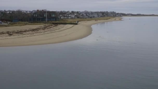 Ferry Leaving Nantucket Eerste Rij Luxe Huizen — Stockvideo