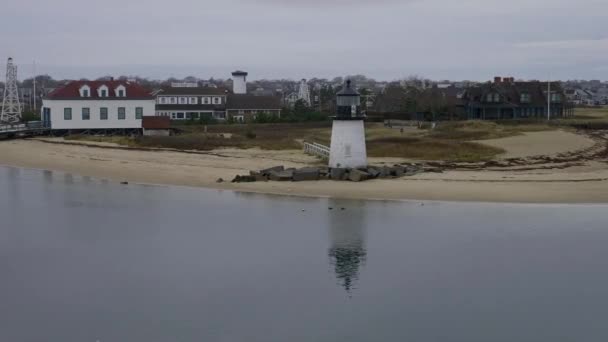 Trajekt Opouští Nantucket Brant Point Lighthouse View — Stock video