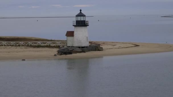 Färja Lämnar Nantucket Brant Point Fyr View — Stockvideo