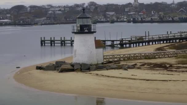 Trajekt Opouští Nantucket Brant Point Lighthouse View — Stock video