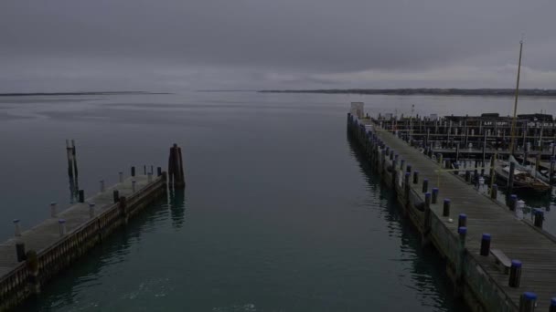 Traghetti Che Partono Dal Porto Nantucket Island Una Giornata Grigia — Video Stock