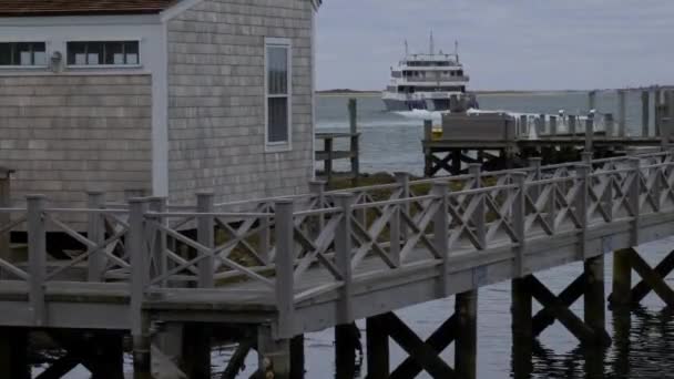 Färja Lämnar Nantucket Brant Point Fyr — Stockvideo