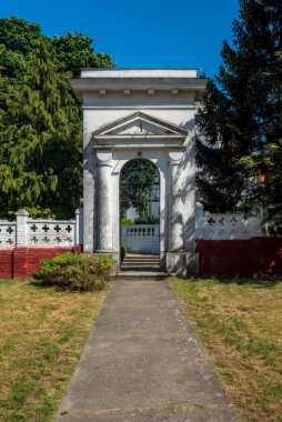 Sırbistan 'ın Becej kenti yakınlarındaki Eski Terk Edilmiş Tarihi Hızlı Şato