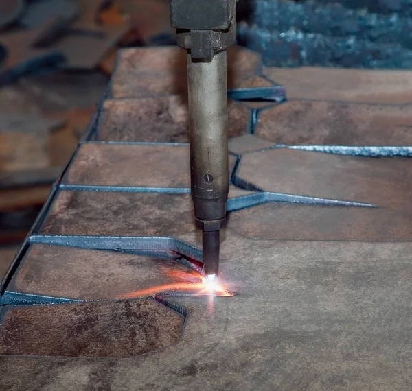 Metal Cutting Process Using Plasma Cutting Machine — Stock Photo, Image