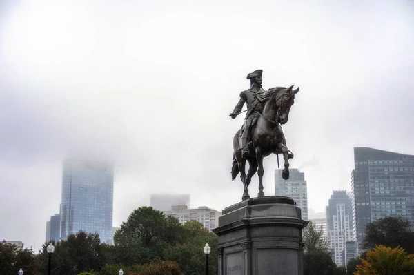 Monumento George Washington Jardín Público Boston Otoño Tiempo Brumoso Con —  Fotos de Stock