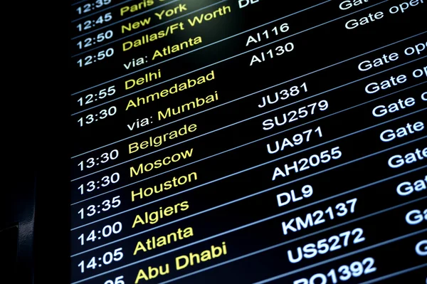 Departures flight information schedule in international airport — Stock Photo, Image