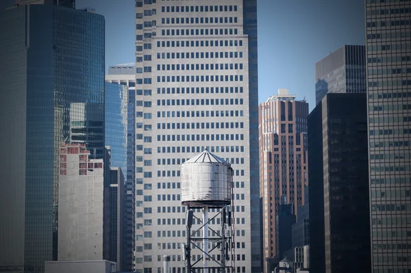 Watertoren in Manhattan financiële District New York City — Stockfoto