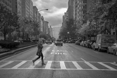 Yağmurlu bir gün sokak olay yerinde Park Avenue New York City, siyah ve W