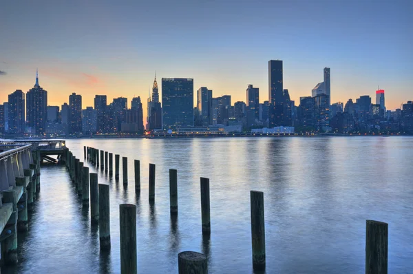 New york city skyline zonsondergang — Stockfoto