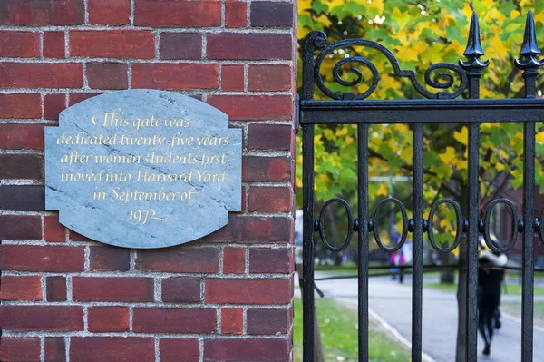 Gate at Harvard University dedicated to women students — Stock Photo, Image