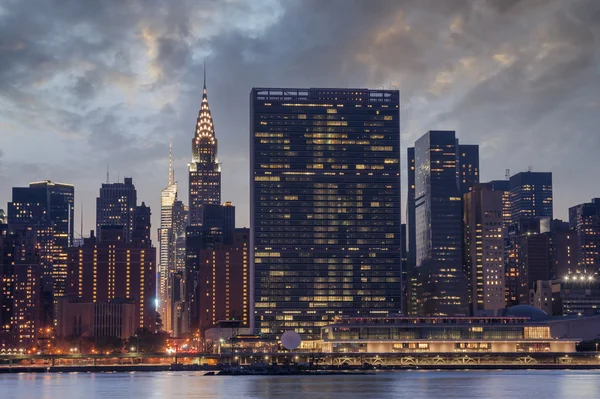 New Yorkban Manhattan látképének, Egyesült Nemzetek főhadiszállásán — Stock Fotó