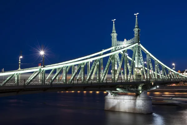 Budapest Liberty Bridge på natten — Stockfoto