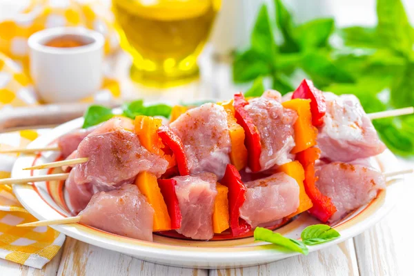 şiş üzerinde ham kebap